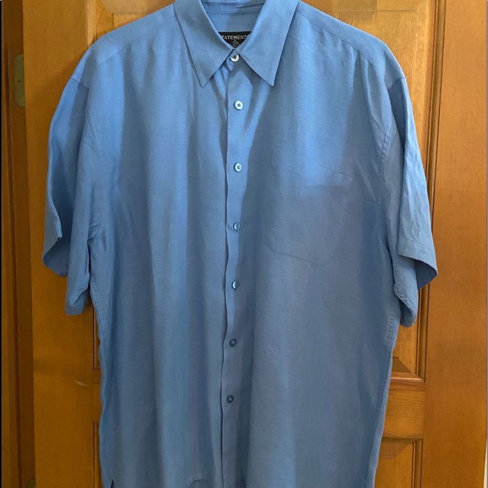 Men’s short sleeved shirt size XL Excellent condition!